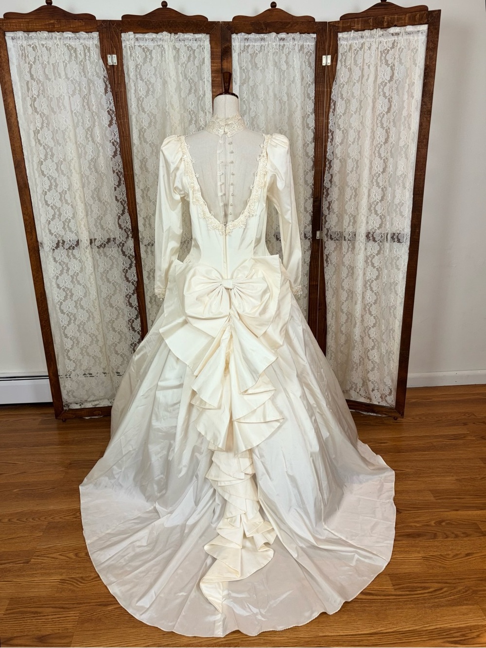 Fabulous Vintage 90s Jessica McClintock Taffeta Wedding Gown - Picture 7 of 11